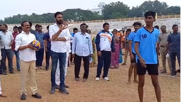 YSRCP MP Vallabhaneni Balasouri and former minister Kodali Nani starts Volleyball tournament YSRCP MP Vallabhaneni Balasouri and former minister Kodali Nani starts Volleyball tournament