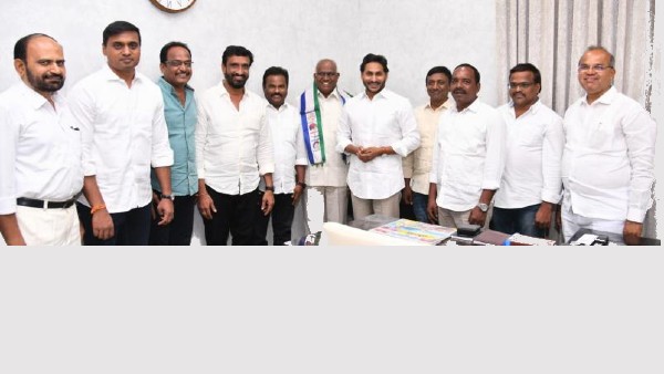 Pileru TDP senior leaders joined in YSRCP in presence of CM Jagan at Tadepalli Pileru TDP senior leaders joined in YSRCP in presence of CM Jagan at Tadepalli