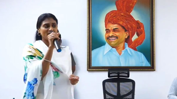 షర్మిల వెనుక ఉన్నదెవరు..