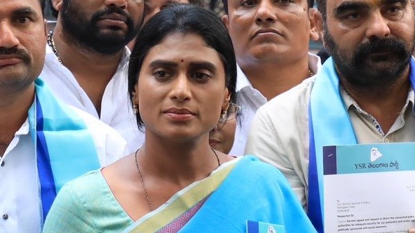 షర్మిలకు నేరుగా ప్రధాని ఫోన్ కాల్ తో...సీన్ రివర్స్