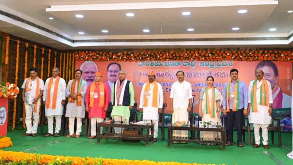 ap bjp key announcement on tie-ups in bhimavaram party executive meeting ap bjp key announcement on tie-ups in bhimavaram party executive meeting