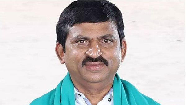 వైఎస్ కుటుంబంతో..