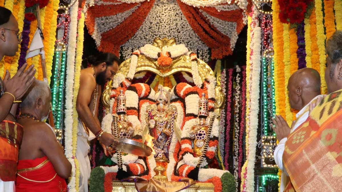 తిరుమలలో శ్రీరామ పట్టాభిషేకం - బ్రేక్ దర్శనాలపై కీలక నిర్ణయం..!! | TTD ...