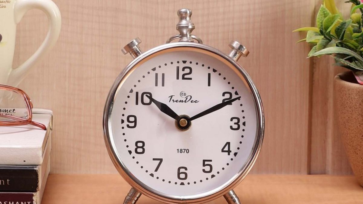 Vastu tips గడియారాన్ని ఈ దిశలో పొరబాటున కూడా పెట్టొద్దు.. అంతా నష్టమే