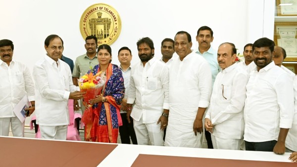 బాక్సింగ్ ఛాంపియన్ నిఖత్ జరీన్‌కు రూ. 2 కోట్లు ప్రకటించిన సీఎం కేసీఆర్