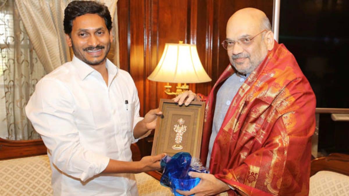 హోం మంత్రి అమిత్ షాతో సీఎం జగన్ కీలక భేటీ..!!