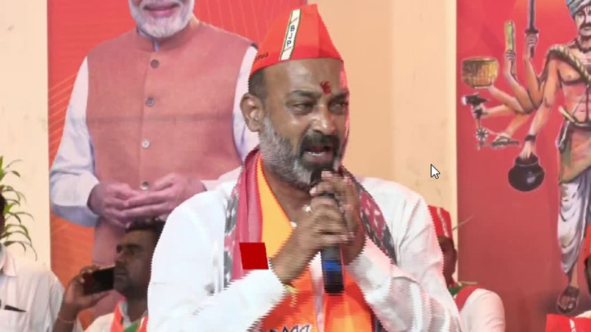 బీజేపీ బీసీ డిక్లరేషన్‌లో కీలక అంశాలివే: భజరంగ్‌దళ్‌పై కుట్రంటూ బండి సంజయ్ ఫైర్