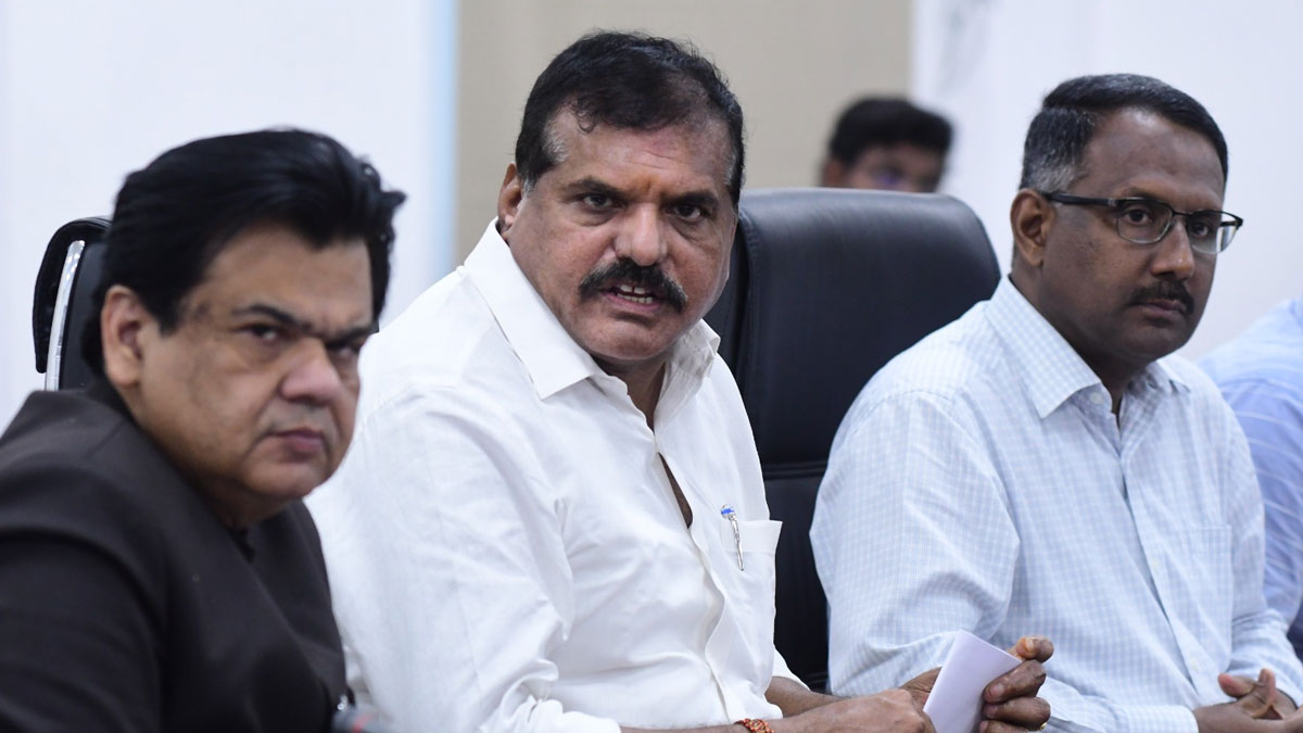 ఏపీలో రేపటి నుంచే టీచర్ల బదిలీలు-కోర్టులకు వెళ్లొద్దంటూ బొత్స వినతి...