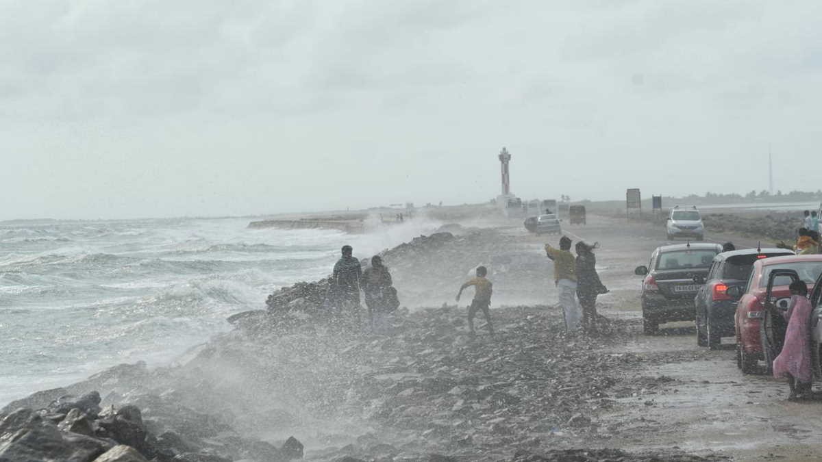 తెలుగు రాష్ట్రాల్లోకి రుతుపవనాలు, కీలక అప్ డేట్ - నేటి నుంచి..!!