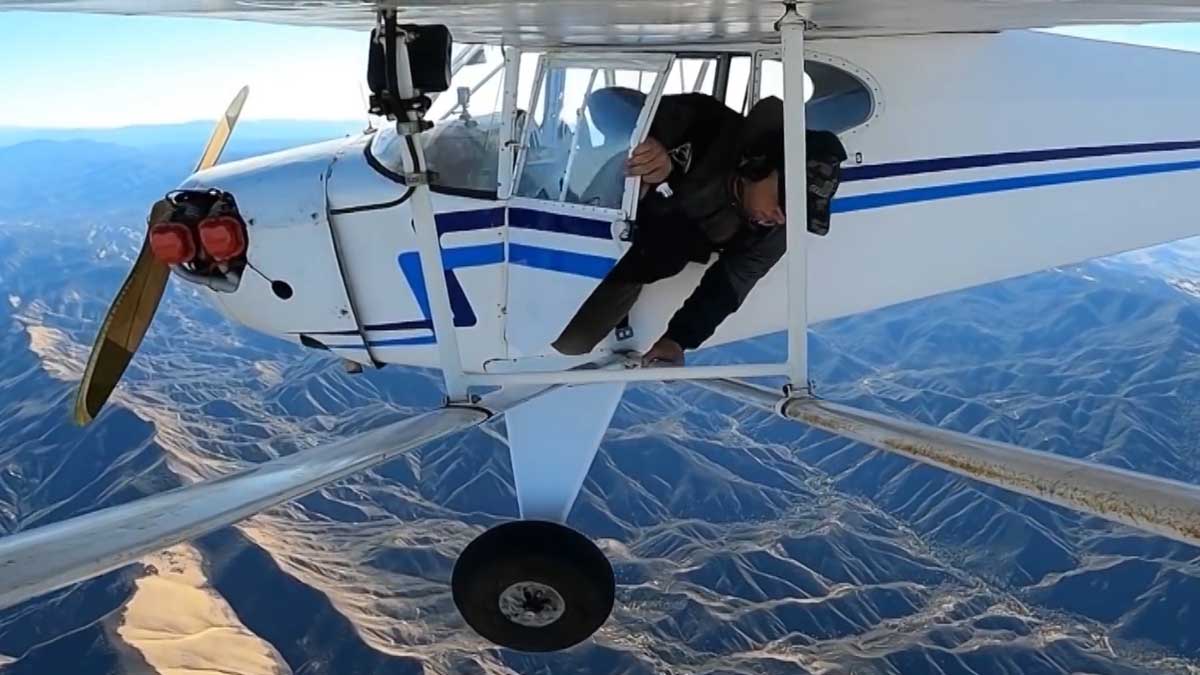 Youtube యూట్యూబ్ వీడియో కోసం విమానాన్నే కూల్చేసిన ఘనుడు.. A man shot