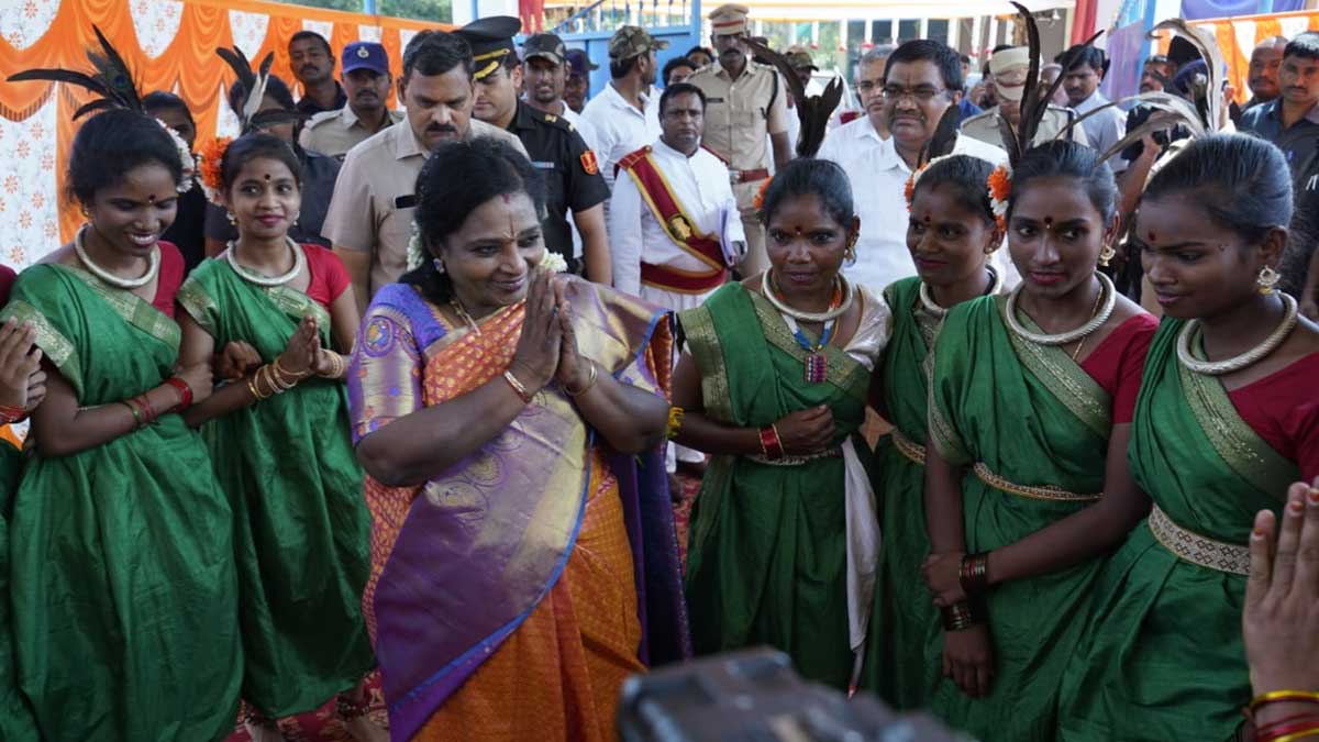 ఏపీతో ఇబ్బంది పడుతున్నాం.. తెలంగాణలో కలపండి: గవర్నర్ కు విలీనగ్రామాల విజ్ఞప్తి