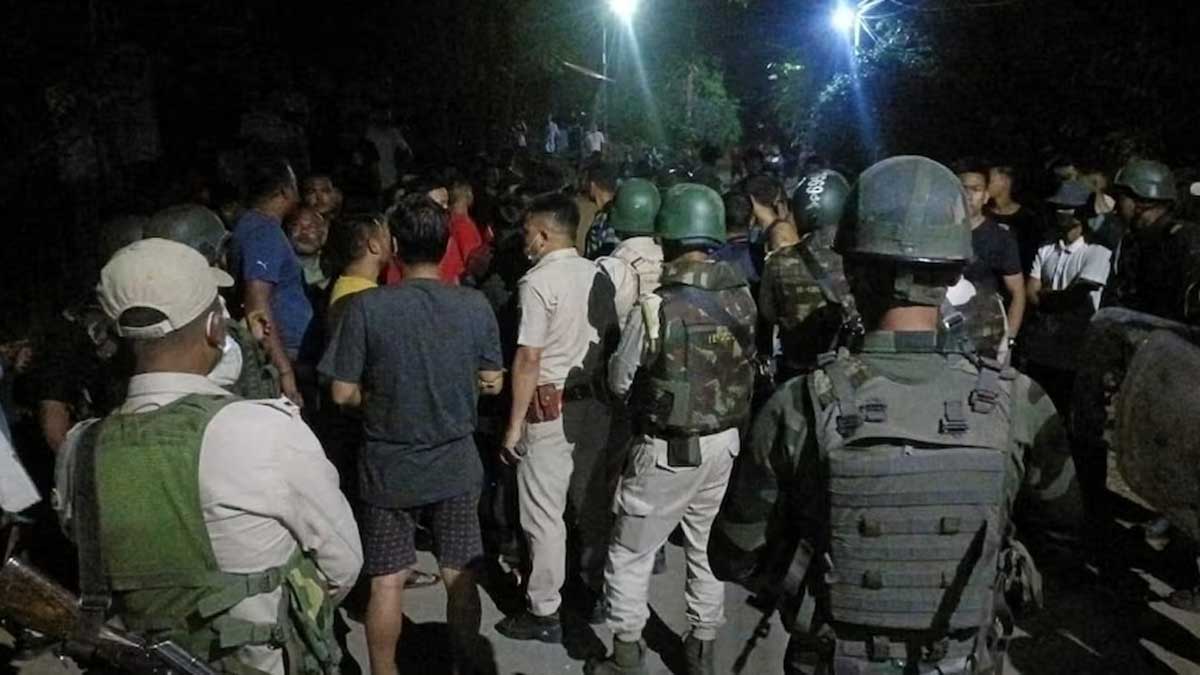 మణిపూర్‌లో మళ్లీ అలజడి: కేంద్రమంత్రి ఇంటిపై ఆందోళనకారుల దాడి, కాల్పులు