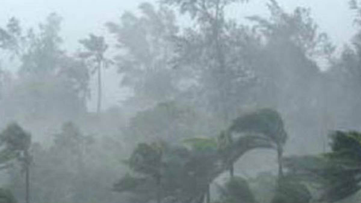 ఏపీలో ఈదురు గాలులు, వర్ష బీభత్సం - తాజా హెచ్చరికలు..!!