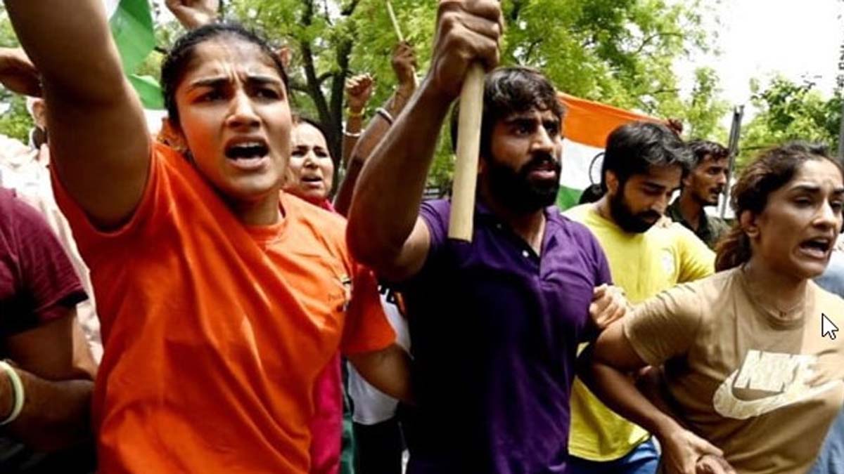 రెజ్లర్లపై కేసు నమోదు చేసిన ఢిల్లీ పోలీసులు: బ్రిజ్‌భూషణ్ అరెస్టుకు స్వాతి మాలీవాల్ డిమాండ్