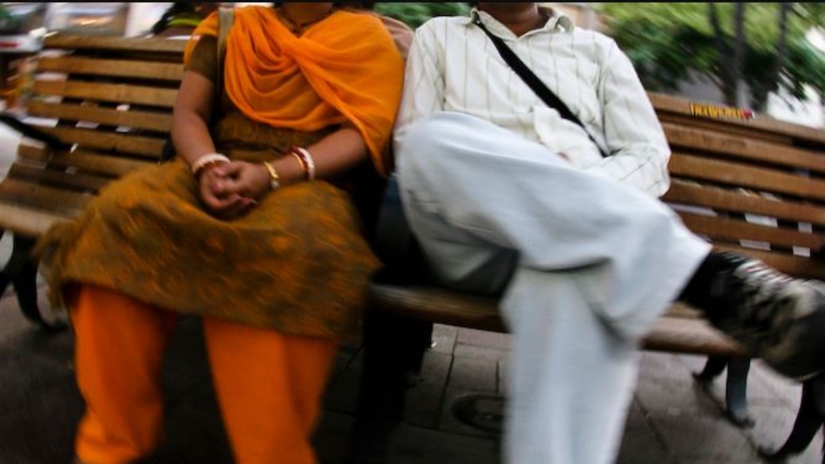 వీడి టార్గెట్ హిందూ అమ్మాయిలు, నలుగురికి వల, ఐదు మంది భార్యలు !