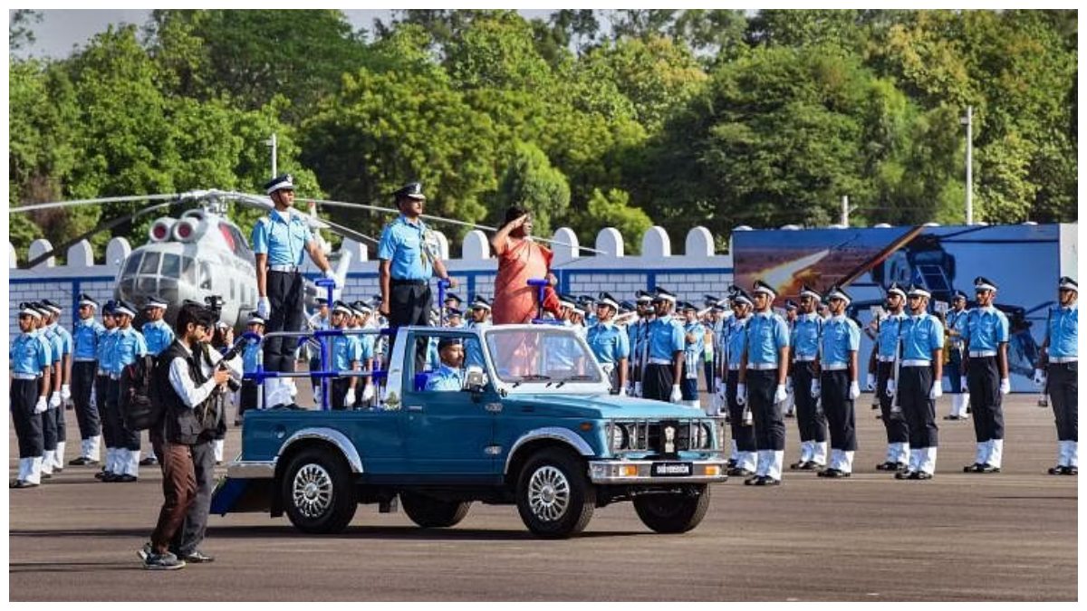 హైదరాబాద్ లో కంబైన్డ్ గ్రాడ్యుయేషన్ పరేడ్‌లో పాల్గొన్న ద్రౌపది ముర్ము.. ఏమన్నారంటే!!