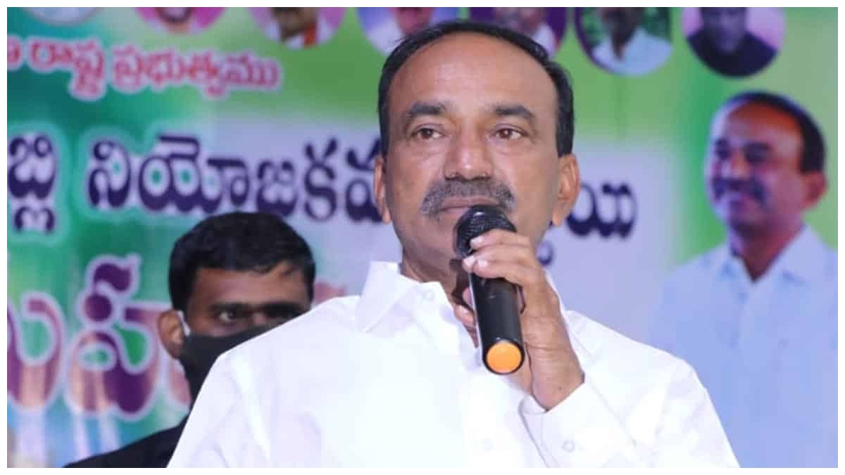 బెదిరిస్తున్నారు: కేసీఆర్ కుటుంబీకులు బాధపడ్డారంటూ పార్టీ మార్పుపై ఈటల రాజేందర్