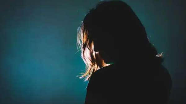 భర్తను వదిలేసిన మహిళ బయటకు వెళ్లింది రాత్రి పొలంలో ఏం జరిగిందంటే ?, సీసీటీవీల్లో !