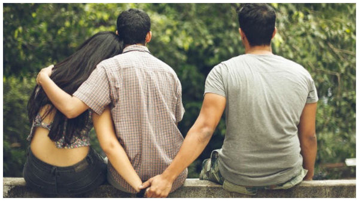 అక్రమ సంబంధం, భార్య ప్రైవేట్ పార్ట్ ?, తొడ మీద కత్తితో పొడిచిన రౌడీషీటర్ !