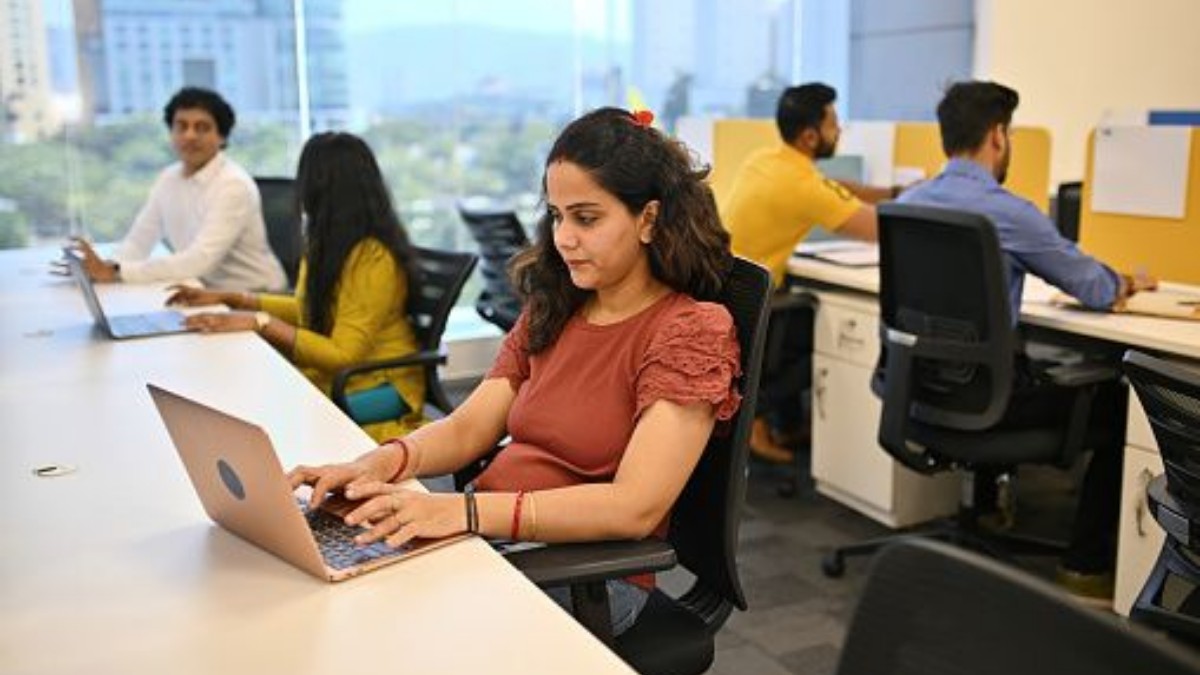 ఉద్యోగులకు జగన్ సర్కార్ రెండు గుడ్ న్యూస్ లు-వారికి 5 రోజుల పనిదినాలు పొడిగింపు..