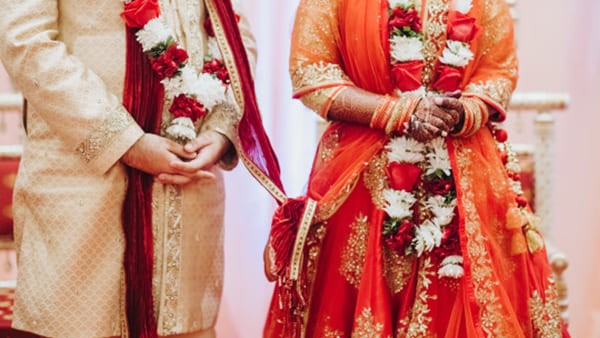 50 మంది మహిళలతో పెళ్లి, డాక్టర్లు, లాయర్లు, టీచర్లు, ఆంటీలను వదల్లేదు, కన్నింగ్ !