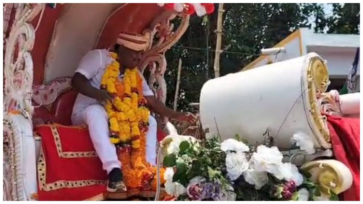 వైసీపీ ఎమ్మెల్యేకు పాలాభిషేకం - పల్లకిలో ఊరేగింపు..!!