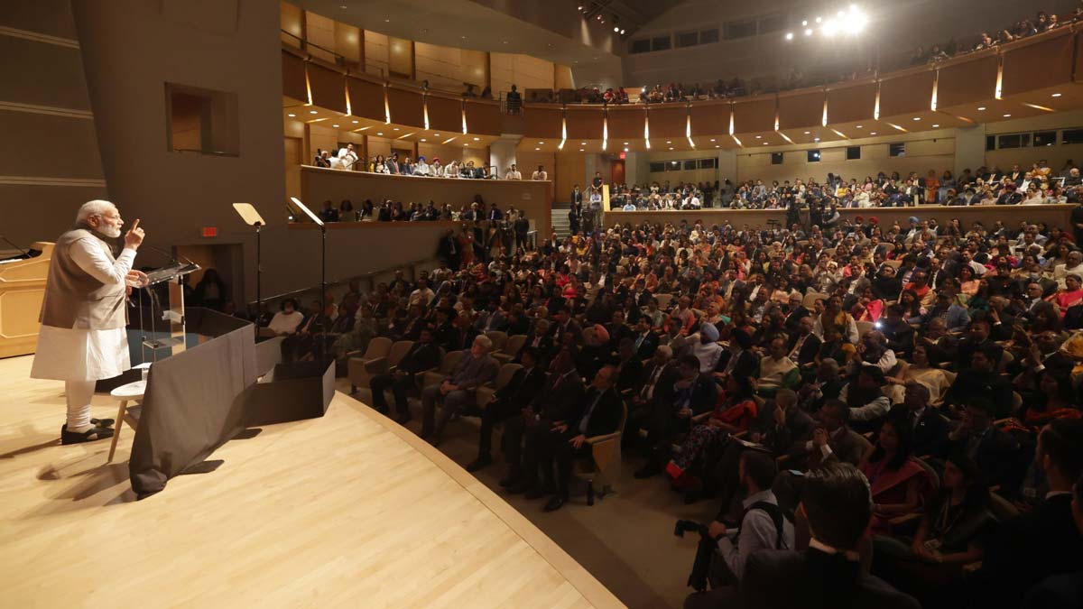 ప్రపంచ భవిష్యత్తును మార్చే శక్తీ మీ సొంతం, H1-B వీసా యూఎస్ లోనే - ప్రధాని మోదీ..!!