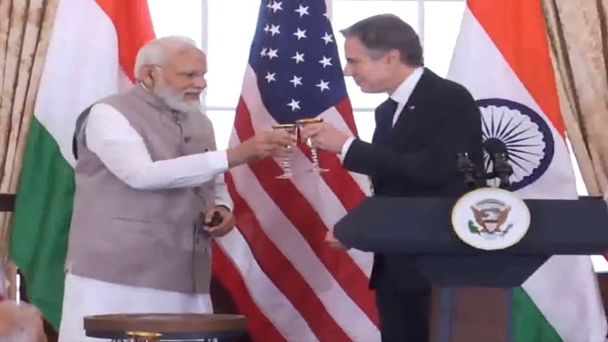 సమోసాలు తింటాం- దిల్జీత్ పాటలకు స్టెప్పులేస్తాం: అమెరికా మంత్రి