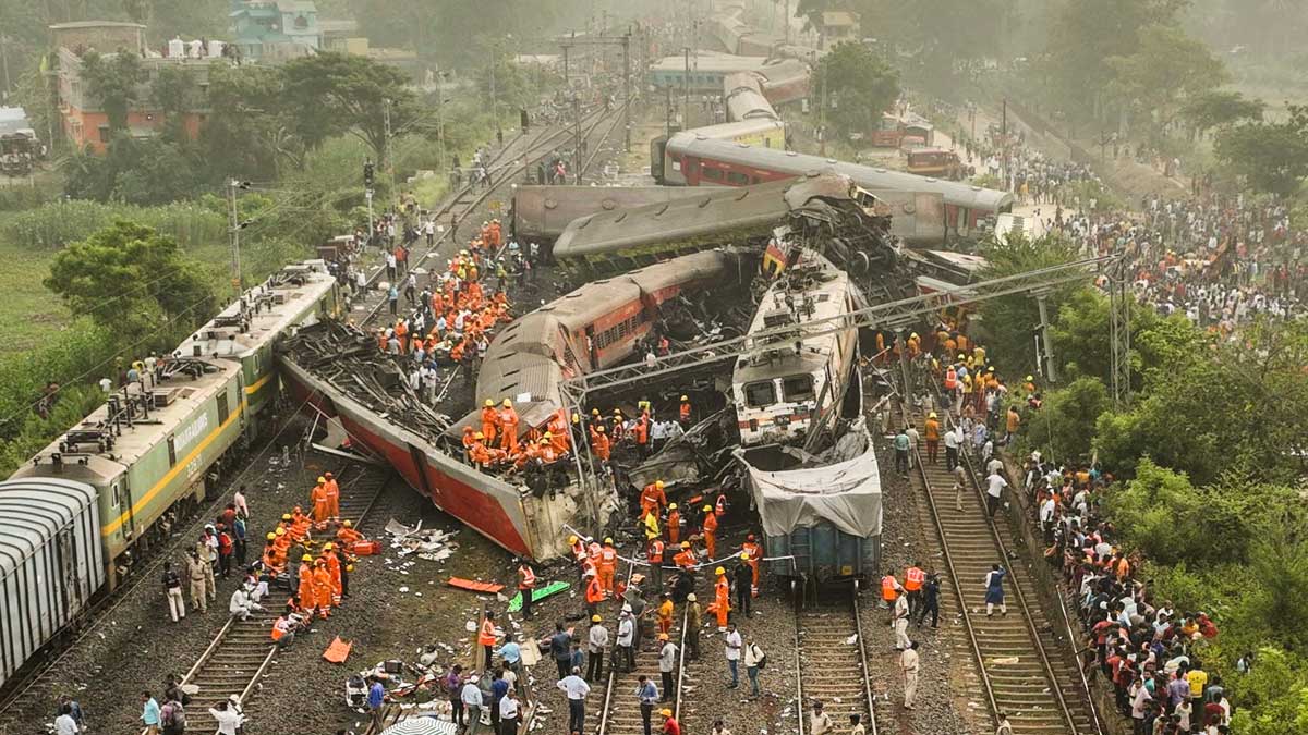 ప్రమాదం వెనుక, మృతుల సంఖ్య 288 - పునరుద్దరణ పనుల్లో రైల్వే మంత్రి..!!