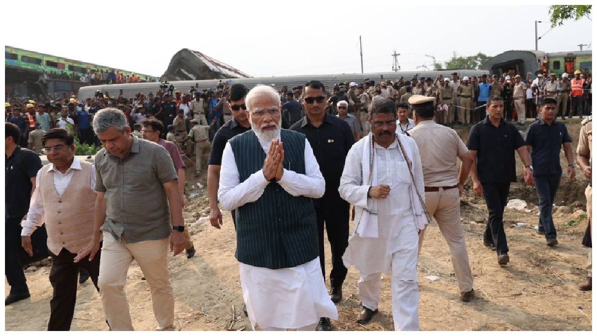 సంఘటన స్థలంలో మోదీ- సహాయక చర్యల్లో..!!