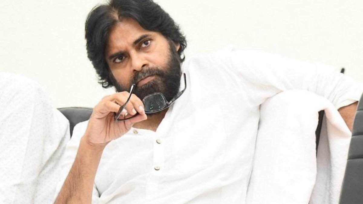 పవన్ కల్యాణ్ ను కలిసిన వైసీపీ నాయకుడు