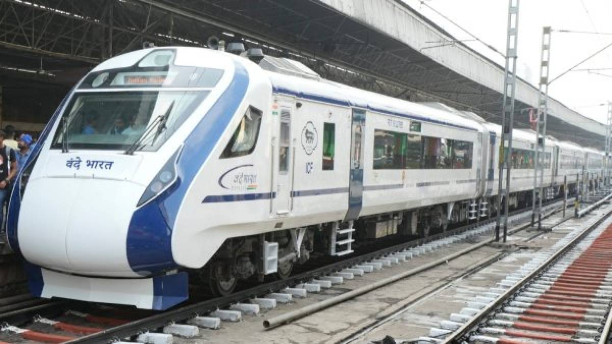ఒకేసారి పట్టాలెక్కనున్న వందే భారత్ ఎక్స్‌‌ప్రెస్ రైళ్లు: రూట్లు, హాల్ట్ స్టేషన్లు ఇవే