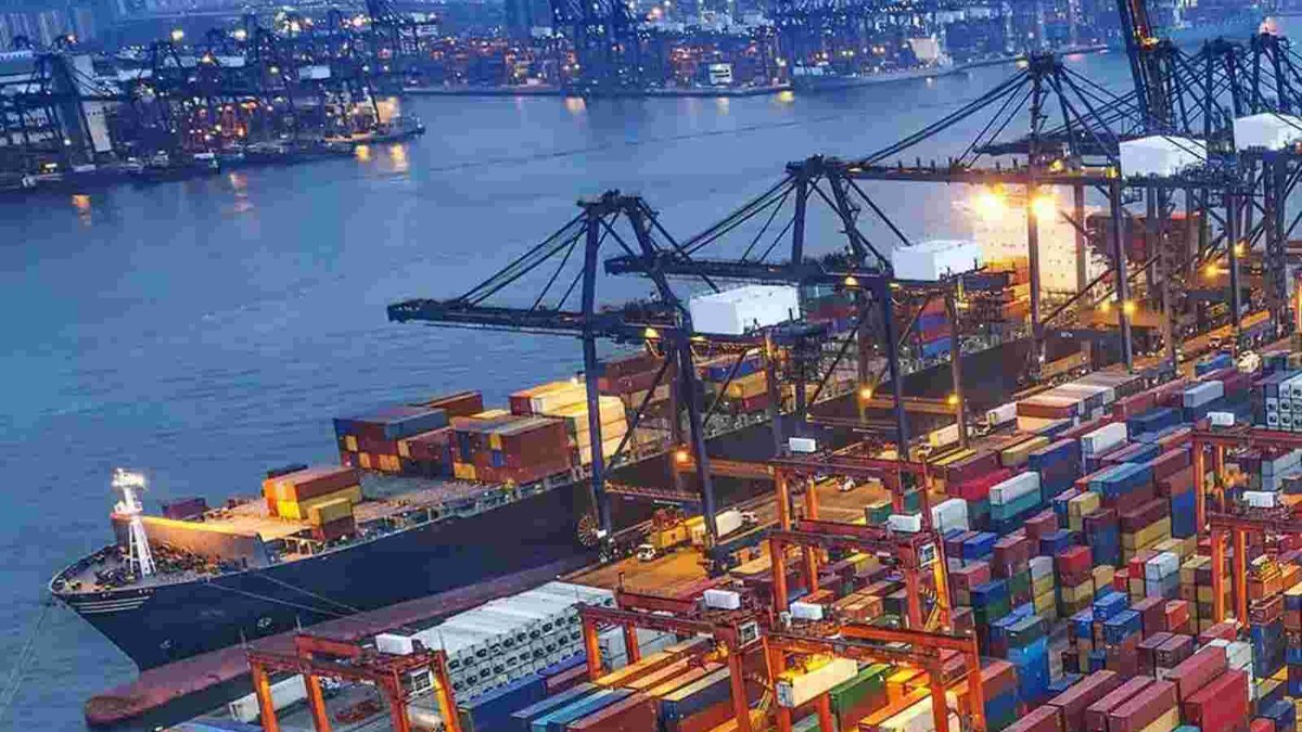 సరుకు లోడింగ్ లో విశాఖ పోర్టు సరికొత్త రికార్డు.. ఒక్కరోజులోనే!!