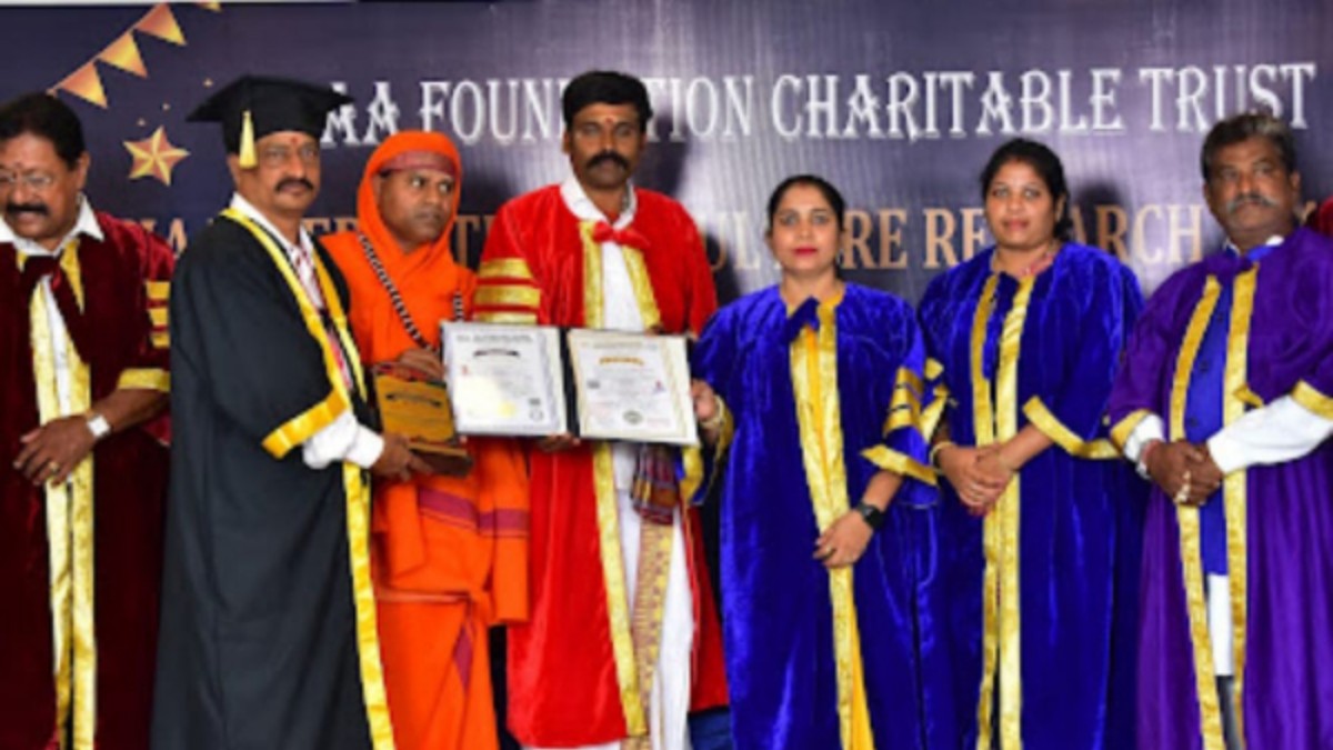 కార్మిక వ్యవస్థపై పరిశోధన.!డాక్టరేట్ అందుకున్న తెలంగాణ వాసి.!