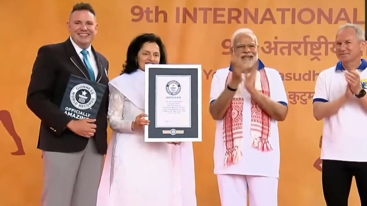 గిన్నిస్ వరల్డ్ రికార్డ్ కొట్టిన మోదీ యోగా సెషన్‌