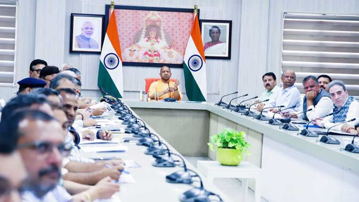 Yogi Adityanath : అధికారుల్ని పరుగులు పెట్టిస్తున్న యోగీ-మిషన్ మోడ్ లో పనిచేయాలని ఆదేశం..