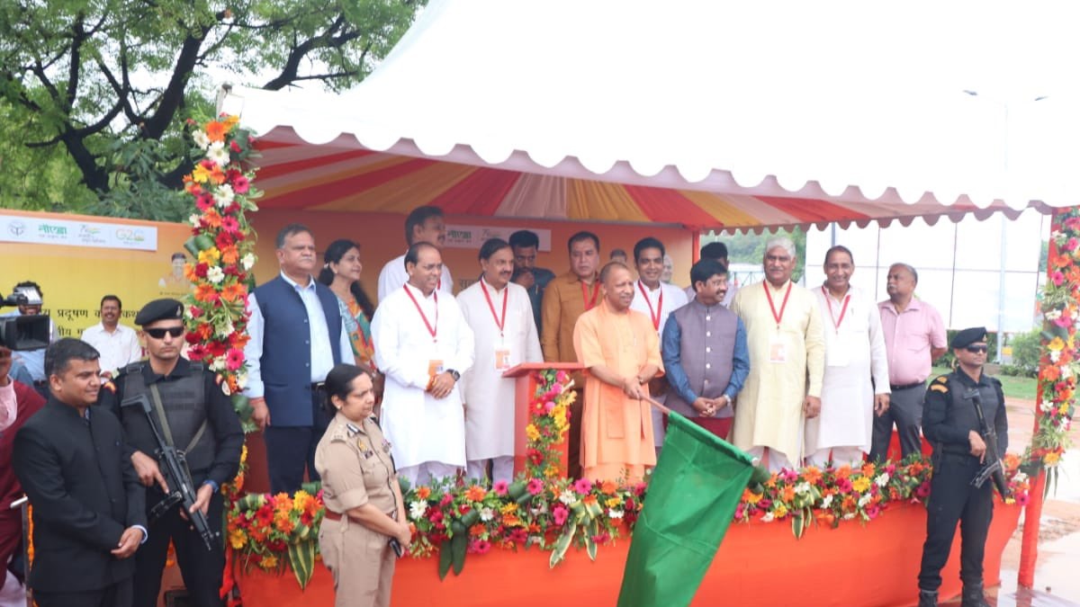 Yogi Adityanath : యోగీ ఆదిత్యనాథ్ రికార్డు- నోయిడాలో ఒక్కరోజులో 124 ప్రాజెక్టుల ప్రారంభం..