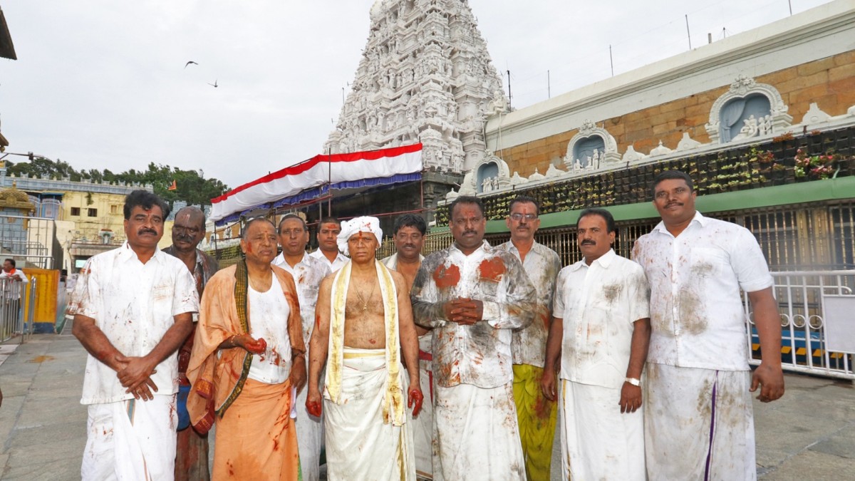 తిరుమలలో ఆసేవలు రద్దు, వైభవంగా కోయిల్ అల్వార్ తిరుమంజసం !!