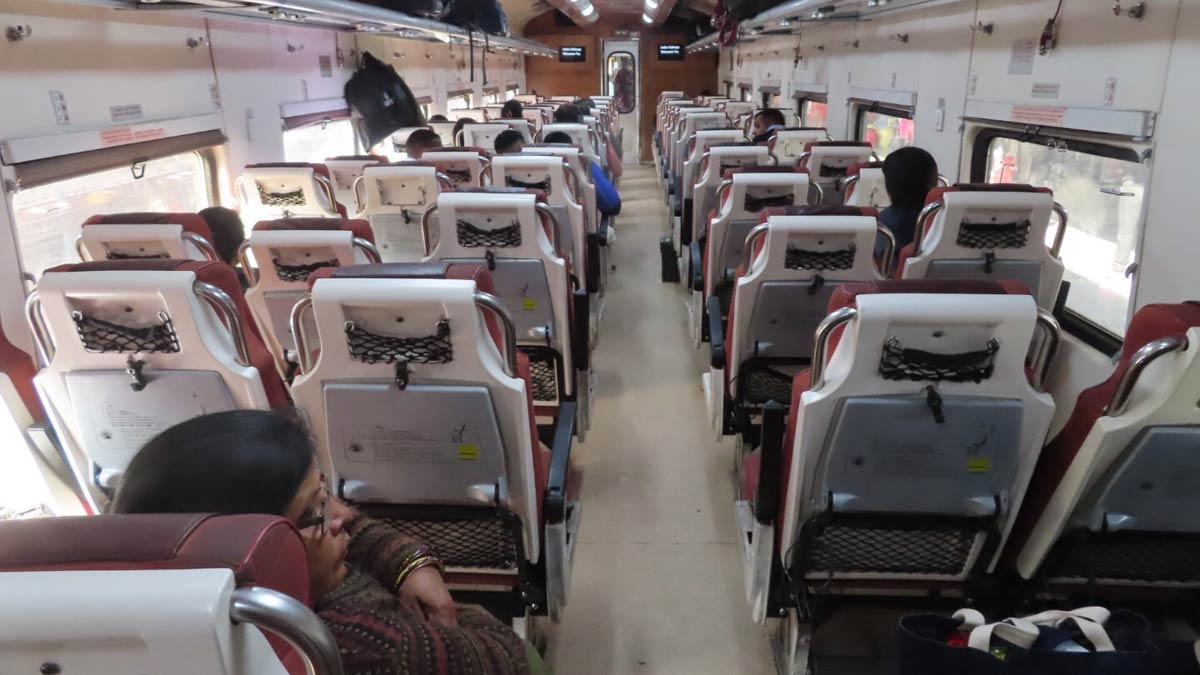 రైళ్లల్లో ఏసీ కోచ్ ల టికెట్ ధరల్లో రాయితీ వర్తించేదెవరికి - కండీషన్స్ అప్లై...!!