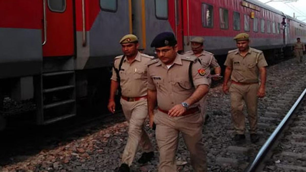 ఢిల్లీ జమ్ముతావి రాజధాని ఎక్స్‌ప్రెస్ రైలుకు బాంబు బెదిరింపు