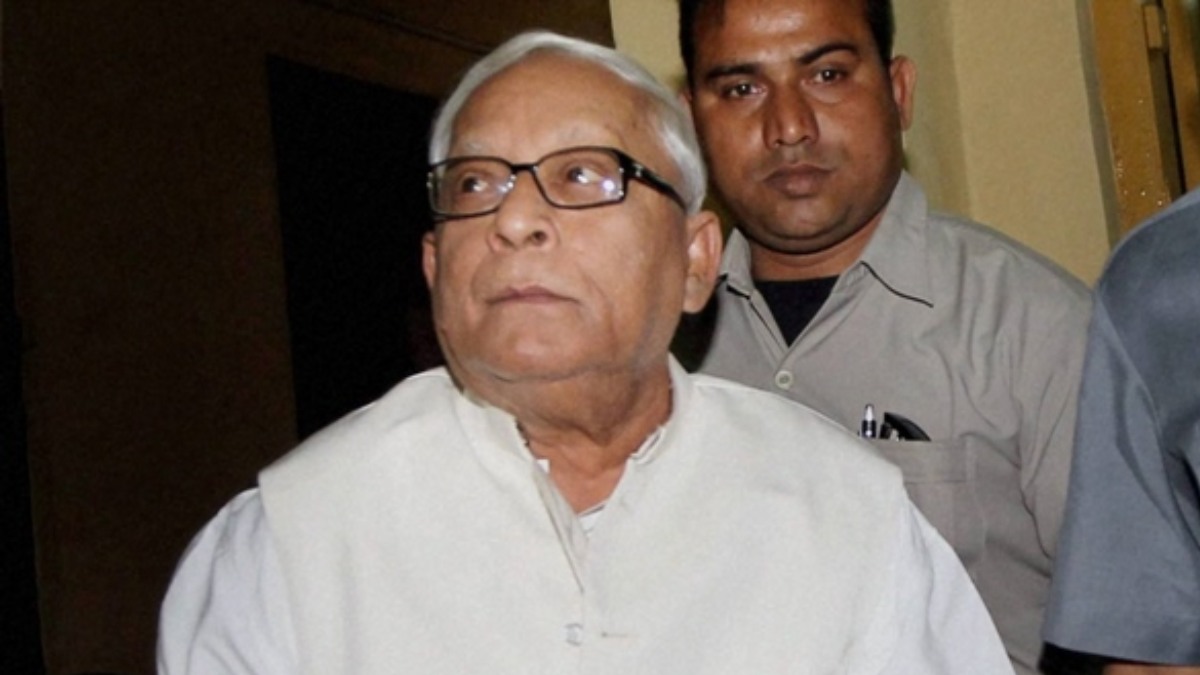 వెంటిలేటర్‌పై మాజీ ముఖ్యమంత్రి: 11 డాక్టర్లతో అత్యవసర చికిత్స