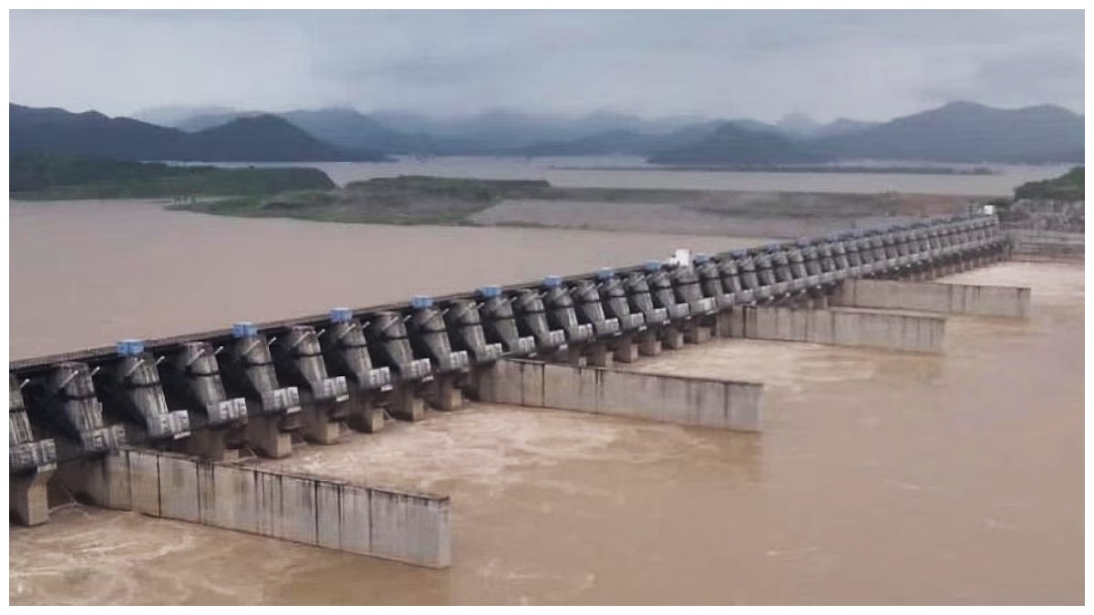 Heavy Rains: ఉధృతంగా గోదావరి; భద్రాచలం, పోలవరం వద్ద పరిస్థితి ఇదే!!