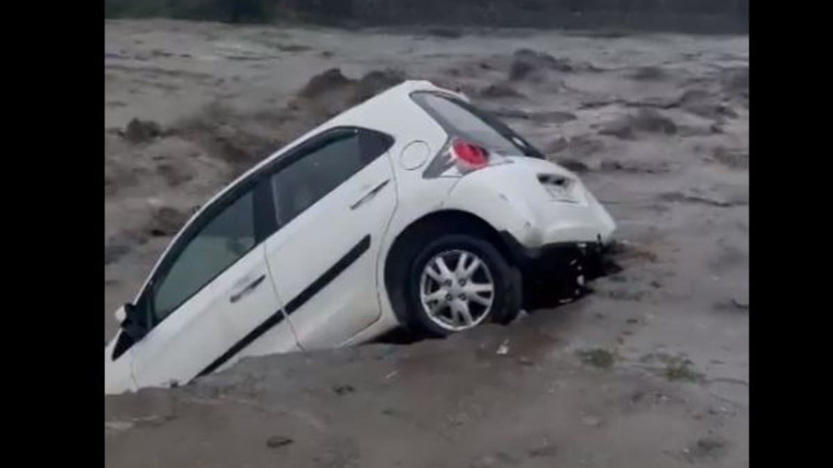 అల్లకల్లోలం- కళ్లముందే అన్నీకొట్టుకుపోయాయి..!!