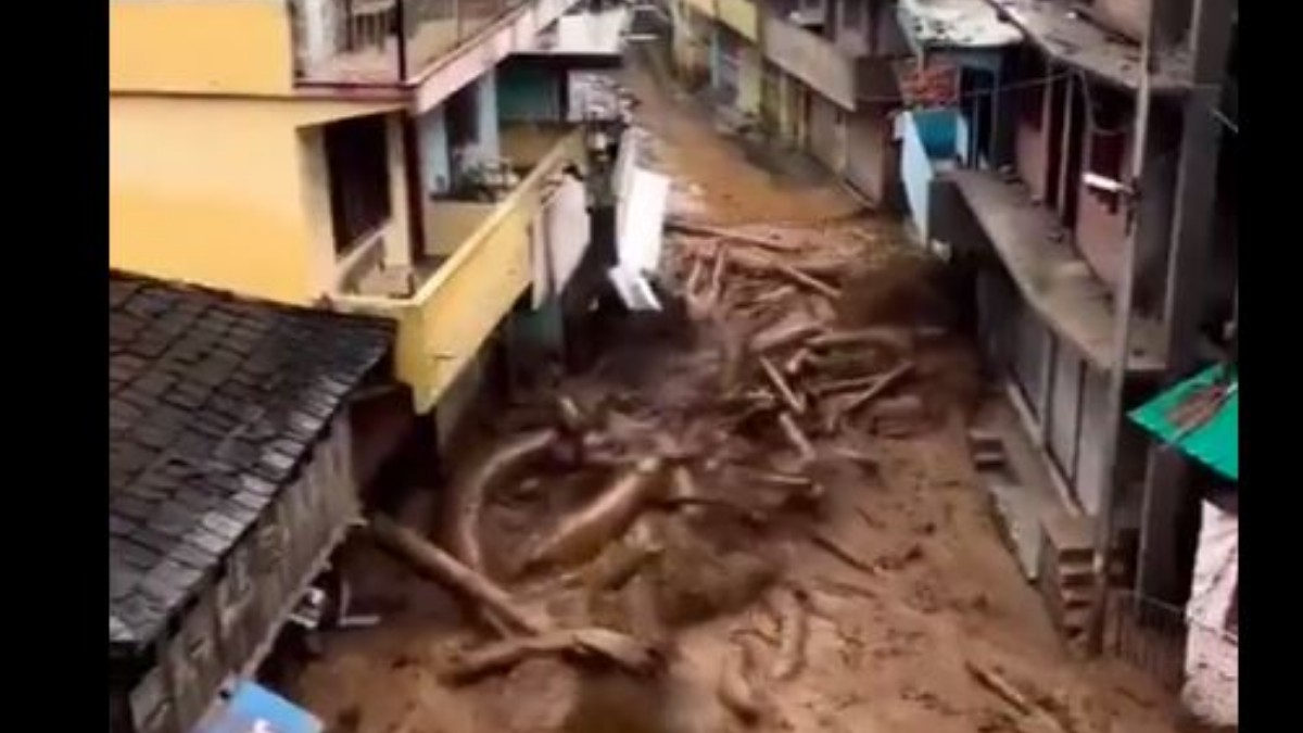 రెడ్ అలర్ట్- ప్రయాణాలు వాయిదా వేసుకోవాలంటూ ప్రభుత్వం విజ్ఞప్తి..!!