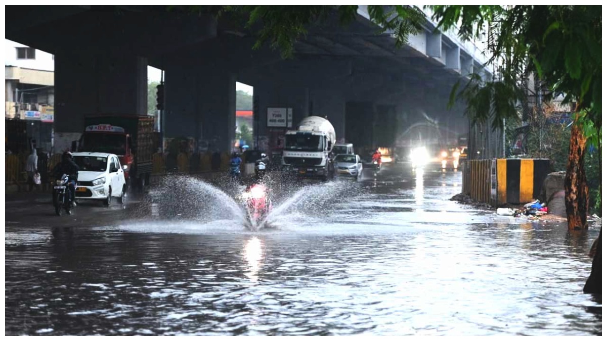 Hyderabad rains: ఇప్పుడు చెప్పండి.. హైదరాబాద్ రోడ్లు అమెరికా, లండన్ రోడ్లేనా?