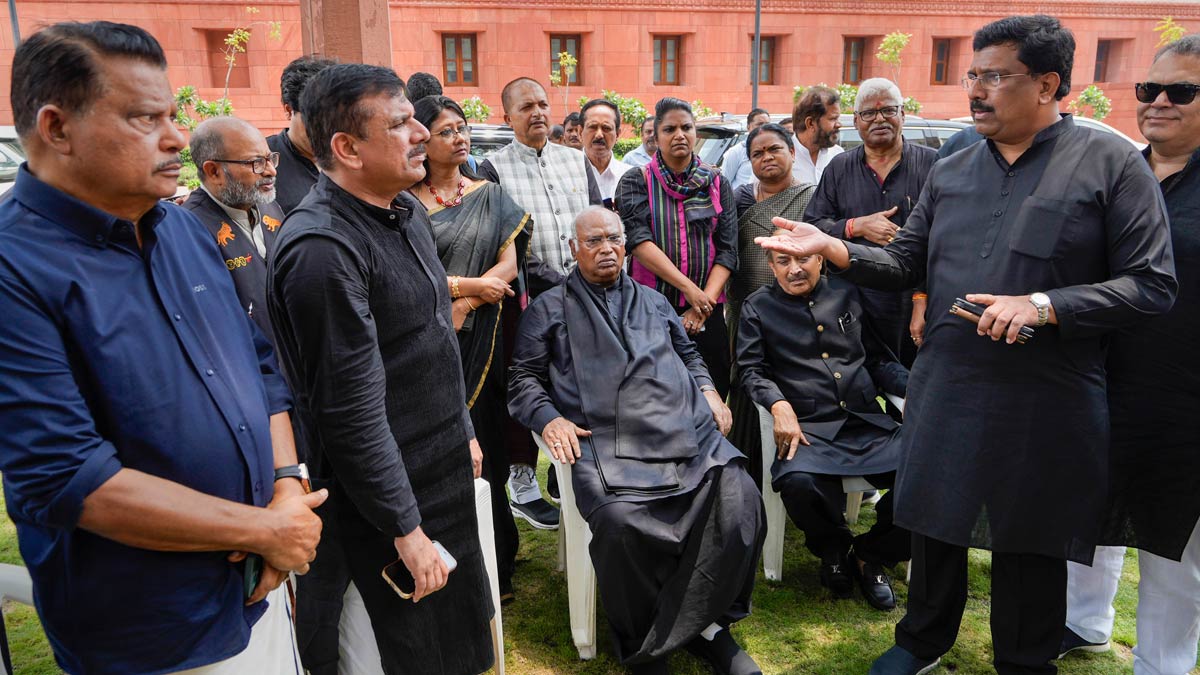 మణిపూర్ కు ప్రతిపక్ష కూటమి ఎంపీలు - ఉత్కంఠ..!!