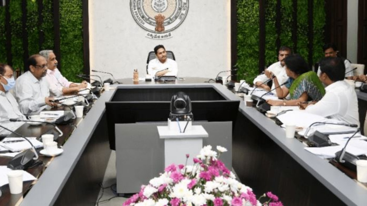 వైసీపీలోకి మరో సీనియర్ ఐఏఎస్ - అదే బాటలో మరి కొందరు..!?