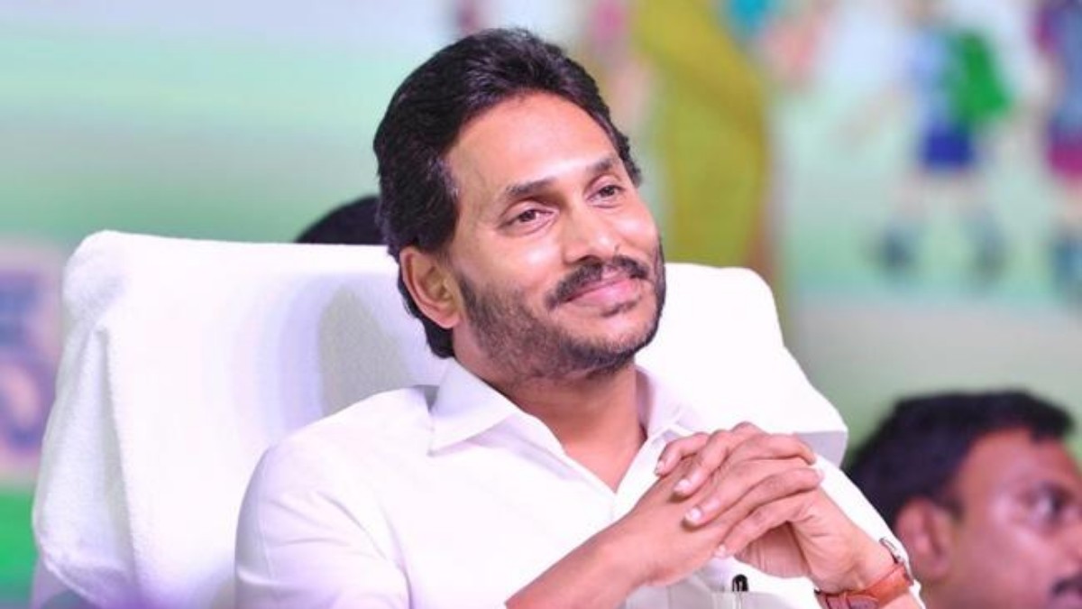 ఎన్నికల వేళ ప్రధాన ఓట్ బ్యాంక్ పై సీఎం జగన్ బ్రహ్మాస్త్రం ...!!
