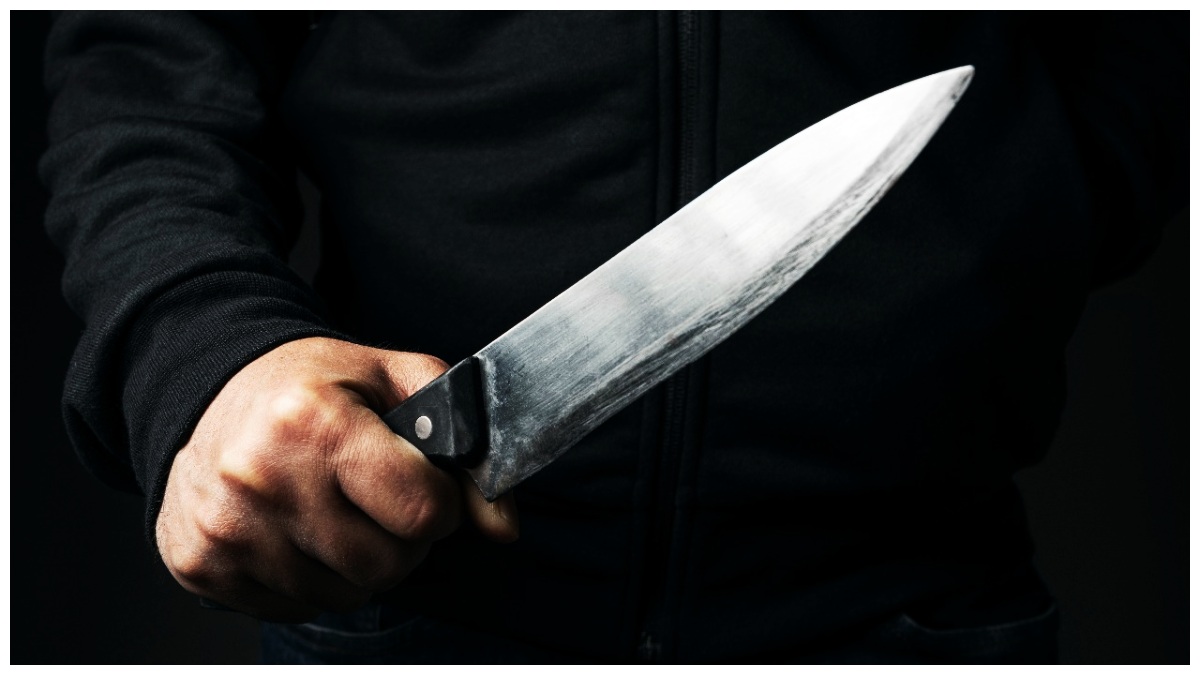 కరెంట్ బిల్లు ఎక్కువ వచ్చిందని బిల్ కలెక్టర్ ను పొడిచిపారేసిన ఇంటి ఓనర్, ఫ్రీ అని చెప్పి !