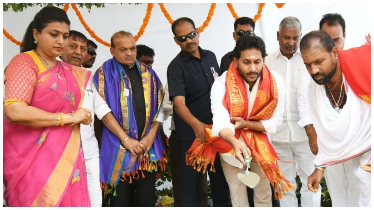 పవన్ ఇరిటేషన్ స్టార్.. బాబు ఇమిటేషన్ స్టార్; జగన్ ఇన్స్పిరేషన్ స్టార్: మంత్రి రోజా!!